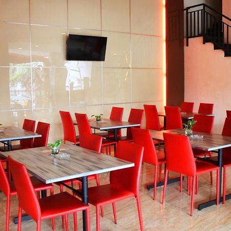 Maleosan Inn Manado Hotel מראה חיצוני תמונה