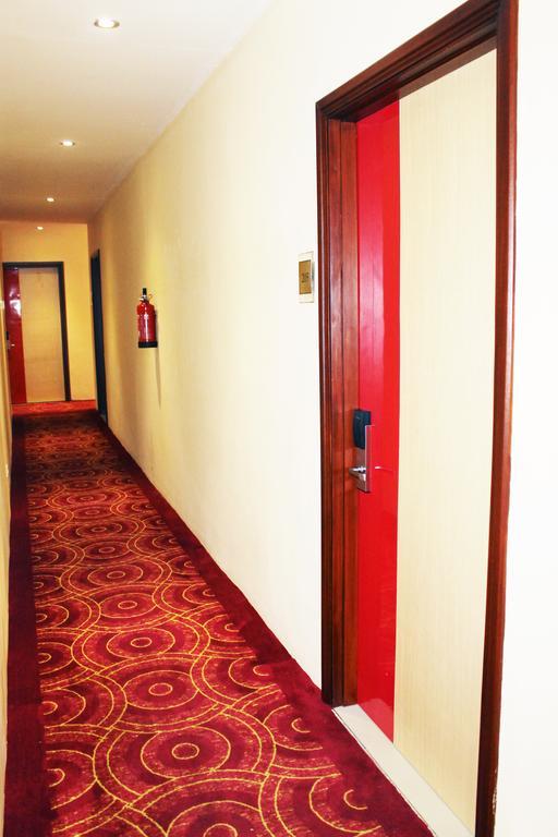 Maleosan Inn Manado Hotel מראה חיצוני תמונה